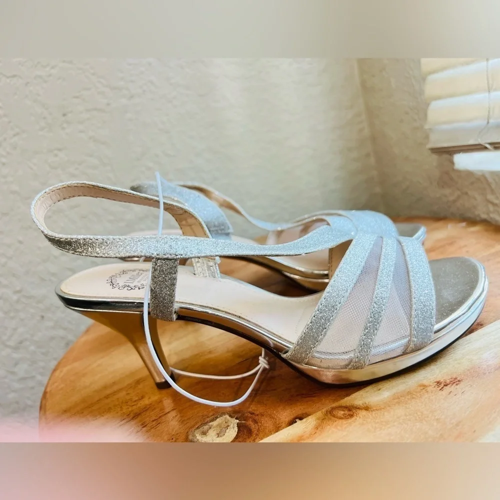 I.MILLER women’s shoes silver size 6 NEW